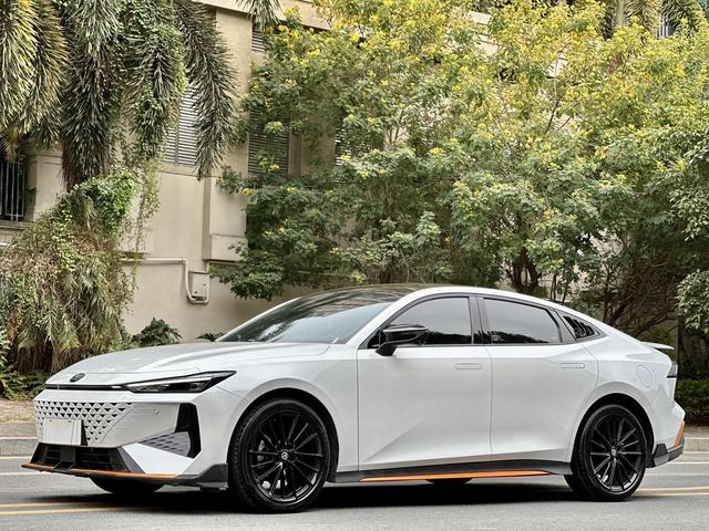 Changan UNI-V 2024 1.5T Premium Sport – фото 1