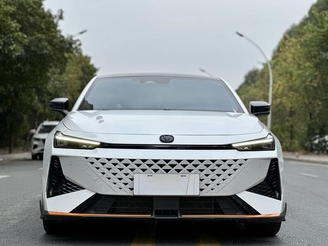Changan UNI-V 2024 1.5T Premium Sport – фото 2