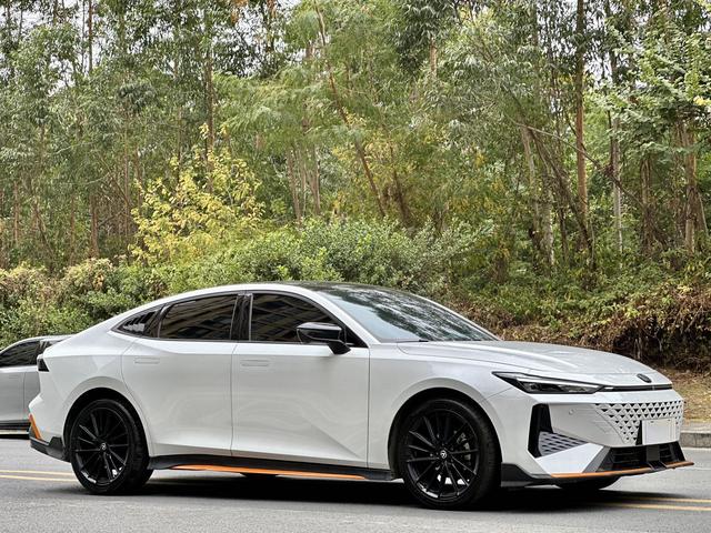 Changan UNI-V 2024 1.5T Premium Sport – фото 3