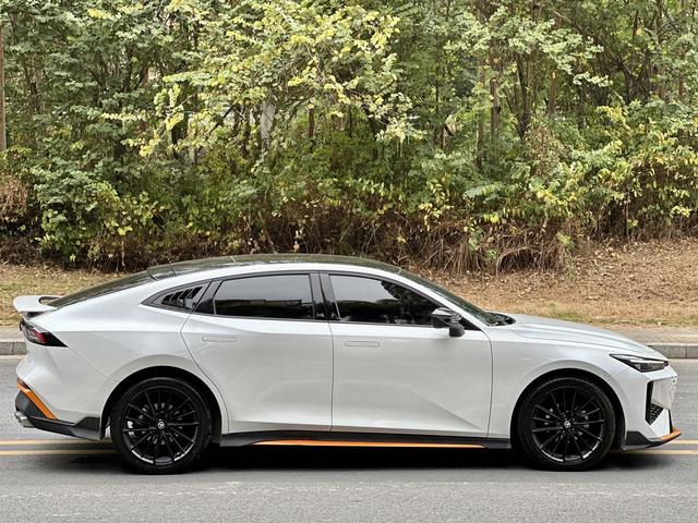 Changan UNI-V 2024 1.5T Premium Sport – фото 4