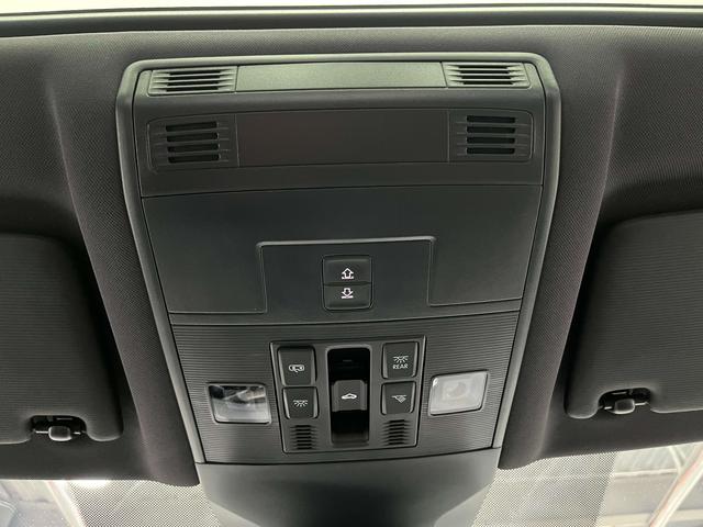 Volkswagen T-Roc Раздел 2023 300TSI DSG Starlight Edition – фото 8