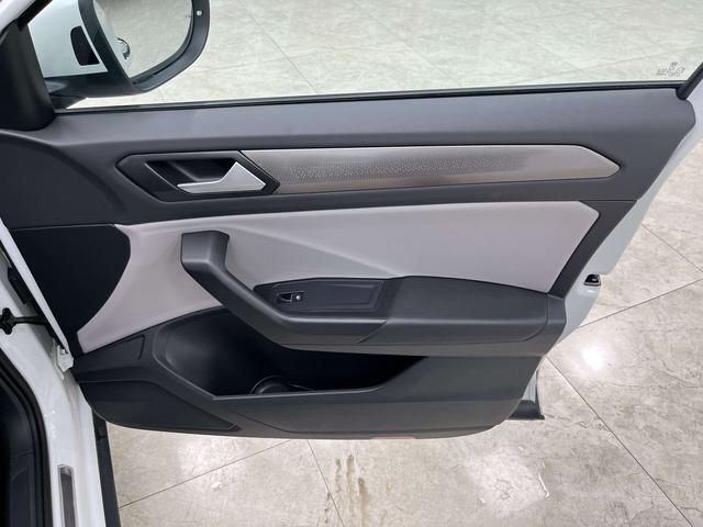 Volkswagen T-Roc Раздел 2023 300TSI DSG Starlight Edition – фото 12