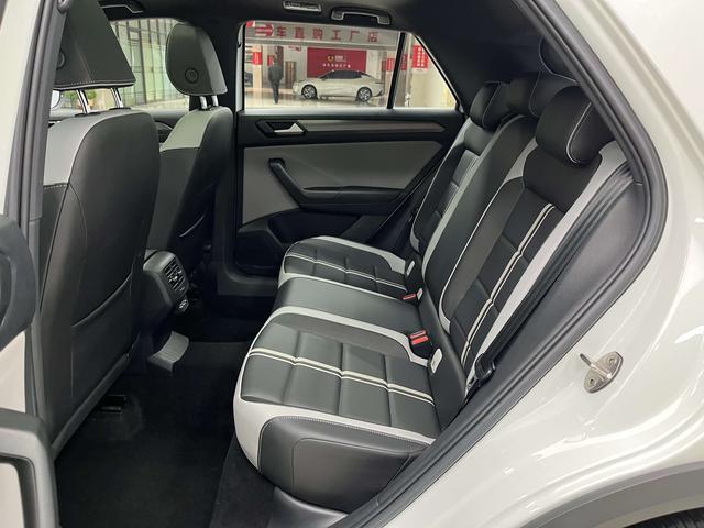 Volkswagen T-Roc Раздел 2023 300TSI DSG Starlight Edition – фото 14