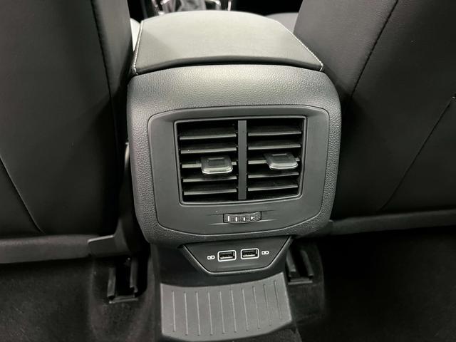 Volkswagen T-Roc Раздел 2023 300TSI DSG Starlight Edition – фото 15