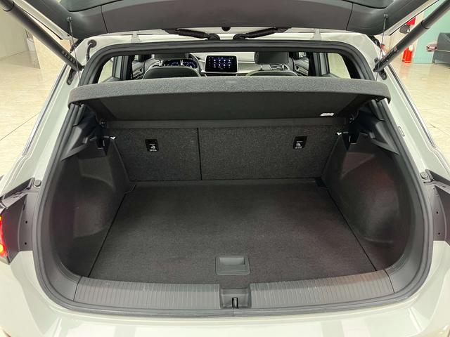 Volkswagen T-Roc Раздел 2023 300TSI DSG Starlight Edition – фото 16
