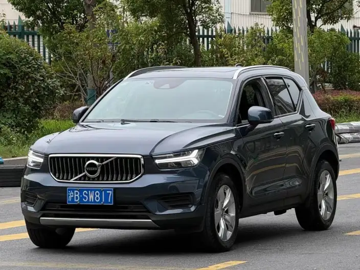 Volvo XC40 2022 Model T4 4WD Zhixing Fashion Edition