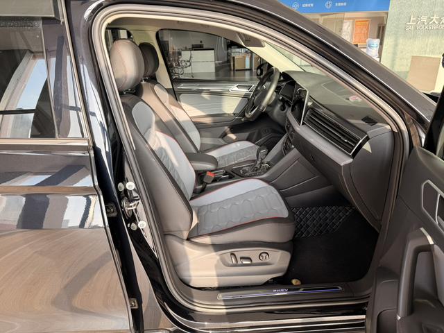 Volkswagen Tiguan L PHEV 2023 430PHEV Plug-In Hybrid Flagship Edition – фото 7