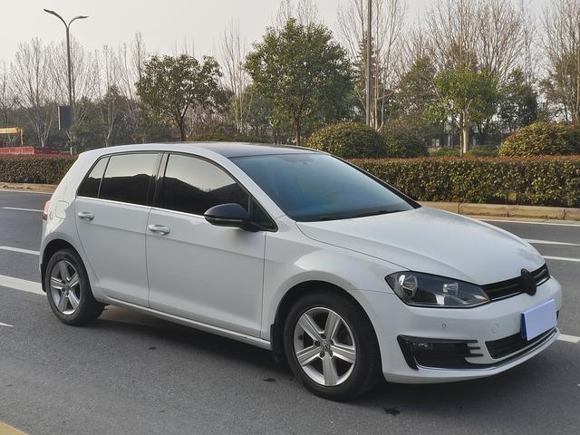 Volkswagen Golf 2017 230 TSI Automatic Comfort One Millionth Edition – фото 3