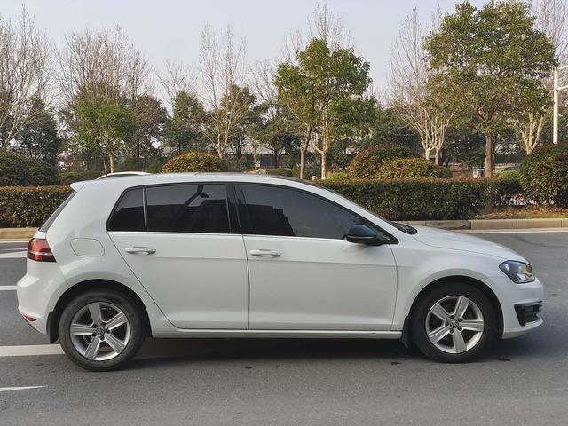 Volkswagen Golf 2017 230 TSI Automatic Comfort One Millionth Edition – фото 12