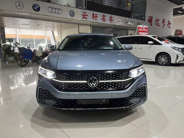Volkswagen Passat 2022 330TSI Premium – фото 2