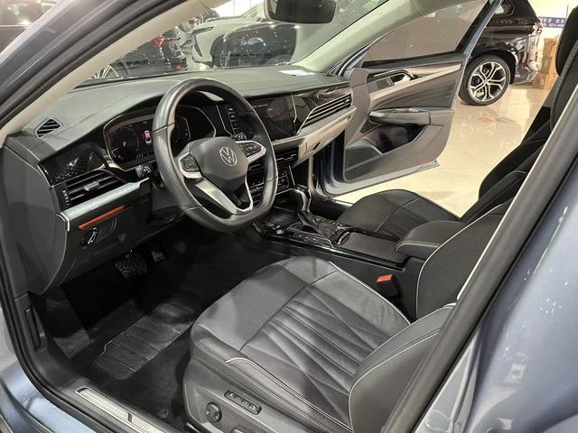 Volkswagen Passat 2022 330TSI Premium – фото 4