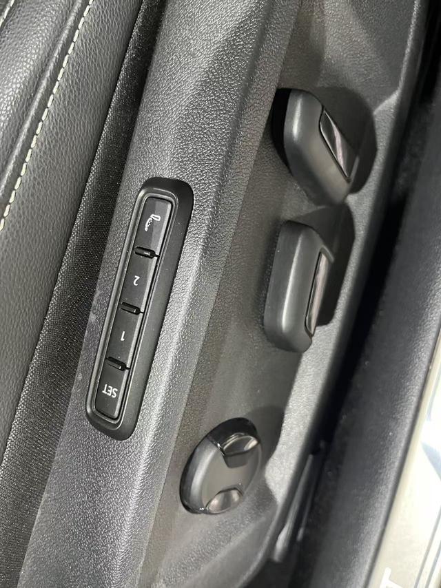 Volkswagen Passat 2022 330TSI Premium – фото 6
