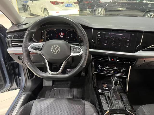 Volkswagen Passat 2022 330TSI Premium – фото 8