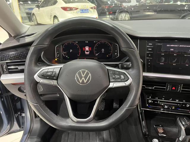 Volkswagen Passat 2022 330TSI Premium – фото 9