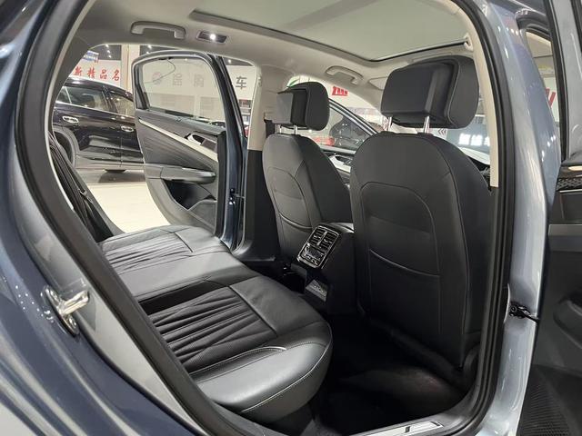 Volkswagen Passat 2022 330TSI Premium – фото 12