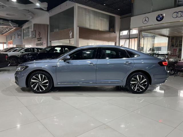 Volkswagen Passat 2022 330TSI Premium – фото 16