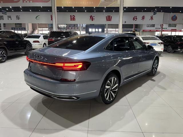 Volkswagen Passat 2022 330TSI Premium – фото 18