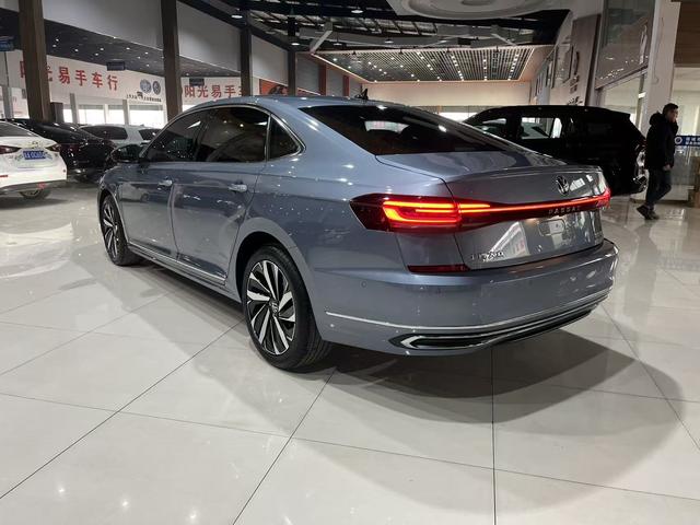 Volkswagen Passat 2022 330TSI Premium – фото 19