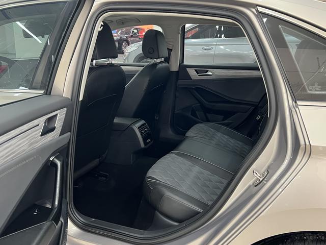 Volkswagen Sagitar 2023 300TSI DSG Premier Edition – фото 6