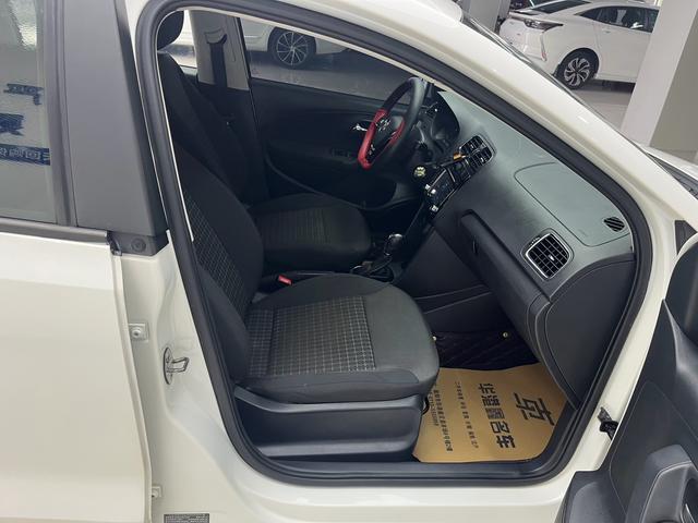 Volkswagen Polo 2016 1.6L Automatic Comfort – фото 12