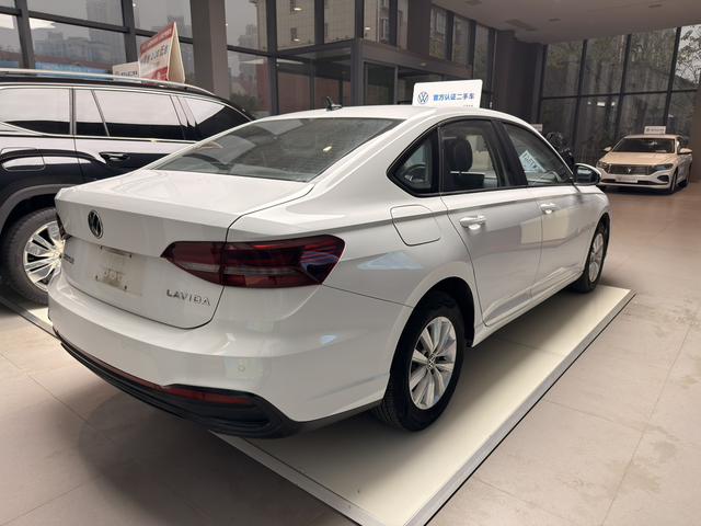 Volkswagen Lavida 2023 1.5L Automatic Luxury Edition – фото 6