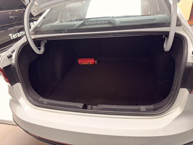 Volkswagen Lavida 2023 1.5L Automatic Luxury Edition – фото 10