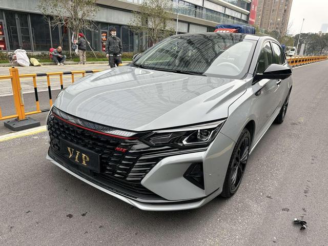 Yixuan MAX 2022 1.5T Super Cool Dad Edition – фото 1