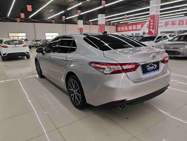 Toyota Camry 2021 2.5G Luxury – фото 6