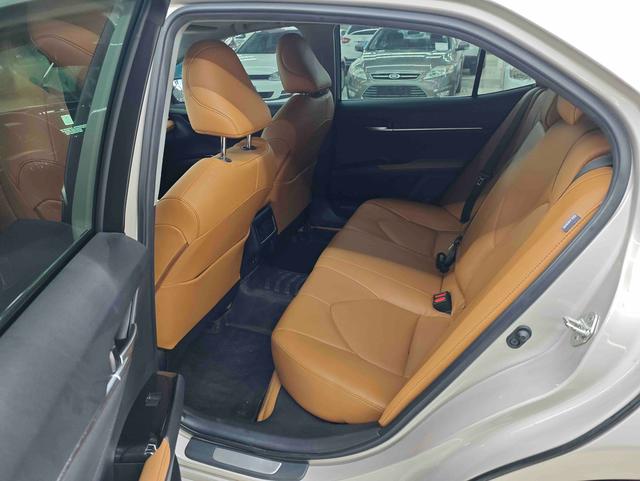 Toyota Camry 2021 2.5G Luxury – фото 9