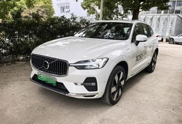 Volvo XC60 PHEV 2025 Model T8 4WD Long Battery Life Pro Smart Elegance Deluxe Edition
