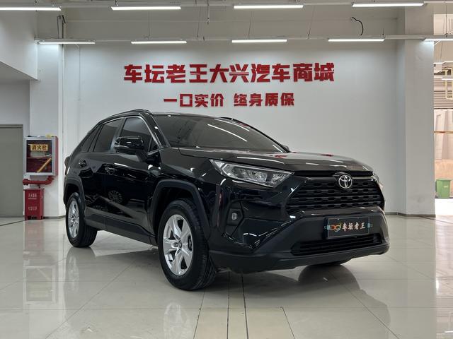 Toyota RAV4 2023 2.0L CVT 2WD Urban Edition – фото 3
