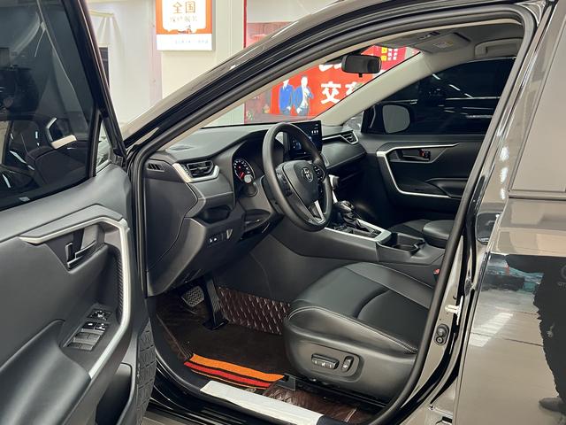 Toyota RAV4 2023 2.0L CVT 2WD Urban Edition – фото 4