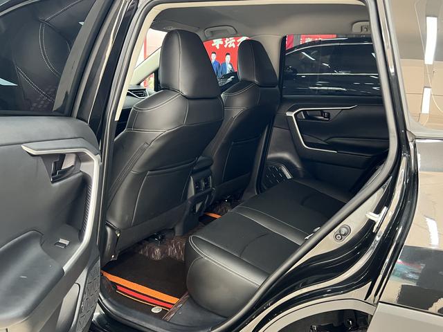 Toyota RAV4 2023 2.0L CVT 2WD Urban Edition – фото 6