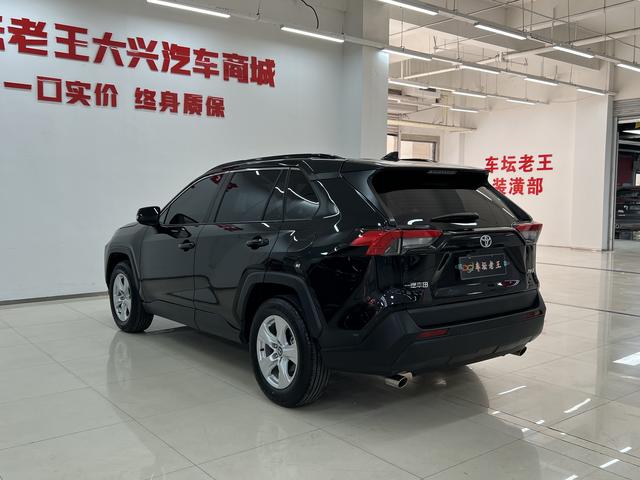 Toyota RAV4 2023 2.0L CVT 2WD Urban Edition – фото 9