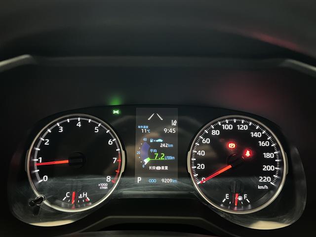 Toyota RAV4 2023 2.0L CVT 2WD Urban Edition – фото 11