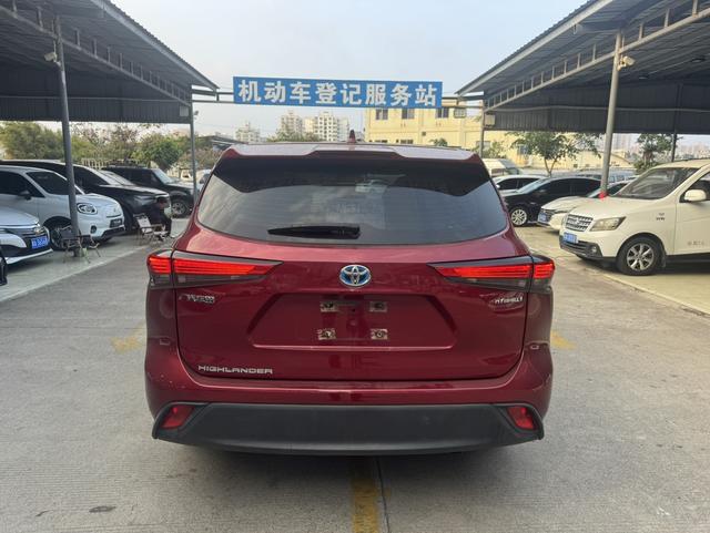 Toyota Highlander 2022 Hybrid 2.5L 2WD Elite 7-Seater – фото 4