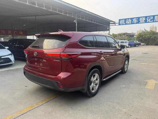 Toyota Highlander 2022 Hybrid 2.5L 2WD Elite 7-Seater – фото 5