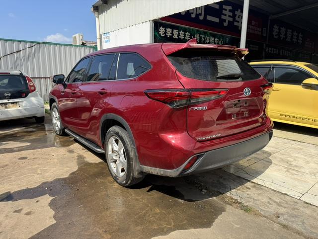 Toyota Highlander 2022 Hybrid 2.5L 2WD Elite 7-Seater – фото 6