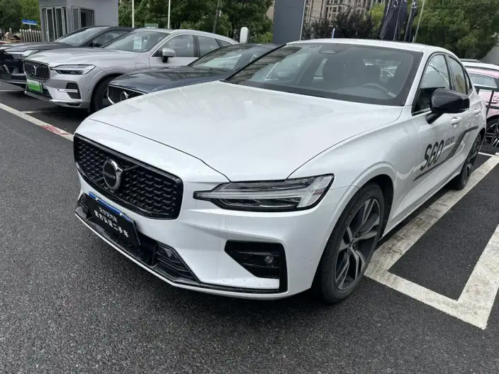 Volvo S60 2025 Model B5 Smart Elegance Sports Edition