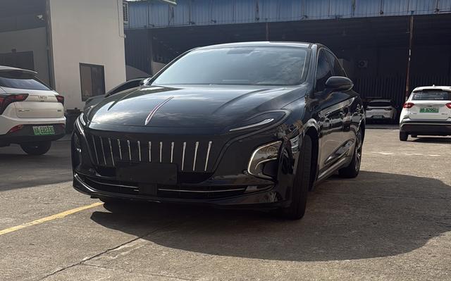 Hongqi E-QM5 2021 Charge Flagship Edition – фото 1