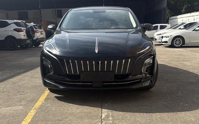 Hongqi E-QM5 2021 Charge Flagship Edition – фото 2