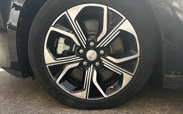 Hongqi E-QM5 2021 Charge Flagship Edition – фото 5