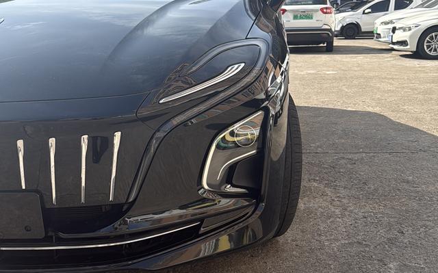 Hongqi E-QM5 2021 Charge Flagship Edition – фото 6