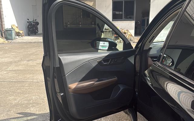 Hongqi E-QM5 2021 Charge Flagship Edition – фото 8