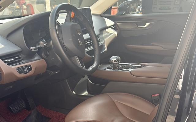 Hongqi E-QM5 2021 Charge Flagship Edition – фото 10