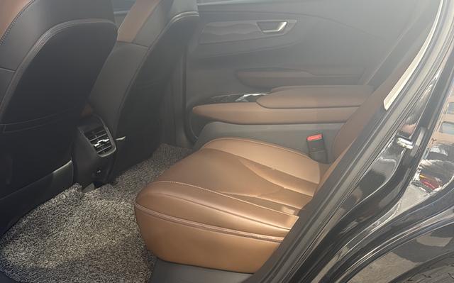 Hongqi E-QM5 2021 Charge Flagship Edition – фото 17
