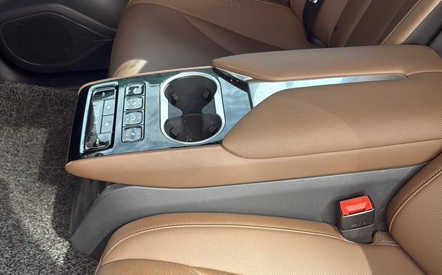 Hongqi E-QM5 2021 Charge Flagship Edition – фото 18