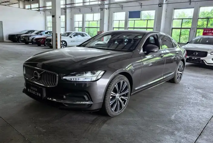 Volvo S90 2025 Model B5 Smart Range Deluxe Edition