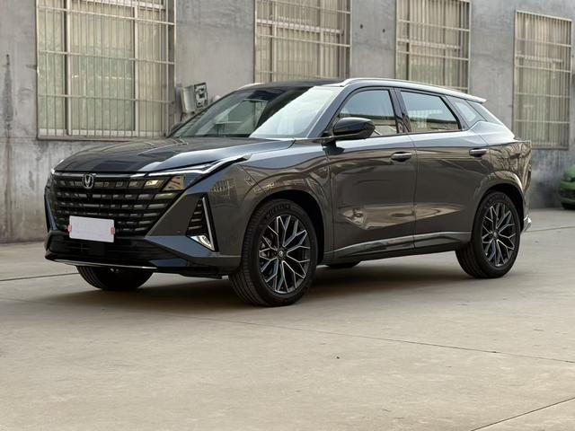 Changan UNI-Z 2025 модификация 1.5T DCT Prestige – фото 1