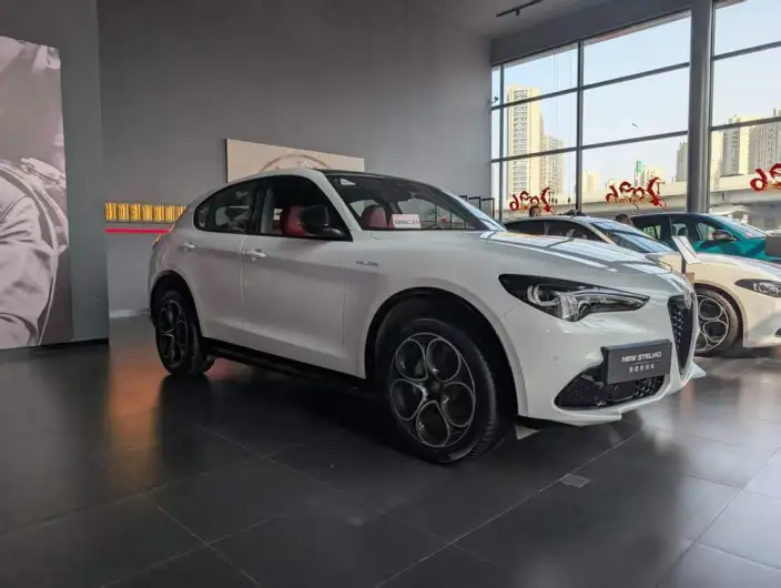 Alfa Romeo Stelvio 2023 Model 2.0T 280HP Veloce Track Edition
